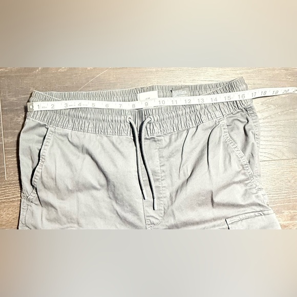 H&M Gray Cargo Pants with Relaxed Fit - Picture 4 of 7